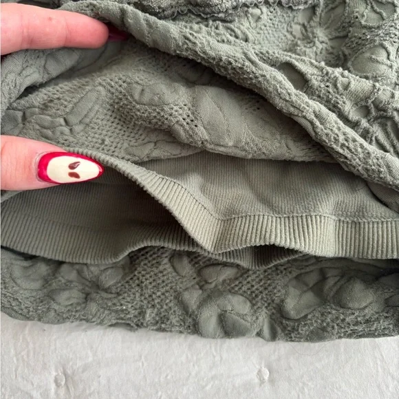 Lace Strapless Top in Green ! - Picture 3 of 4